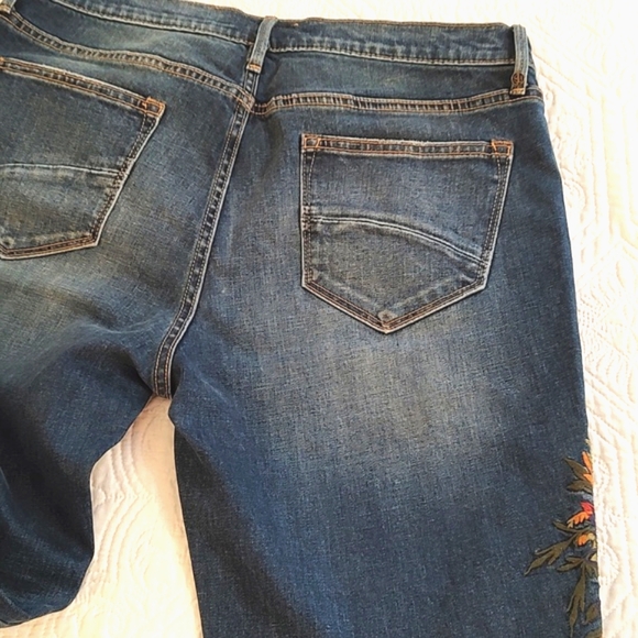 Sundance Driftwood Audrey Embroidered Distressed Jeans, Size 32 / women's 12 - Picture 7 of 13